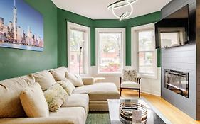 2 Bed Apt W/ Office, Free Parking, Near Wrigley